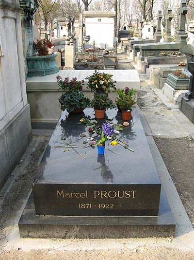 5 famous people buried in the Père-Lachaise Cemetery in Paris