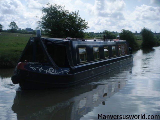 Canal cruising from Rugby to Warwick in a narrowboat