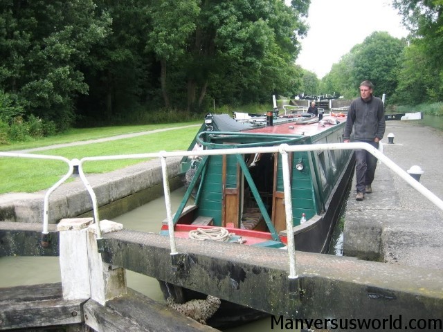 Canal cruising from Rugby to Warwick in a narrowboat