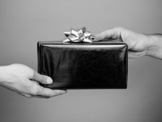 3 Psychology Tips for Better Gift Giving