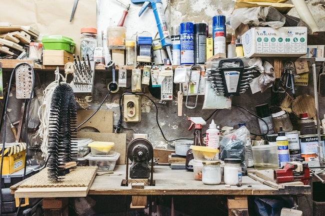 All The Steps In Building A DIY Garage Shelves