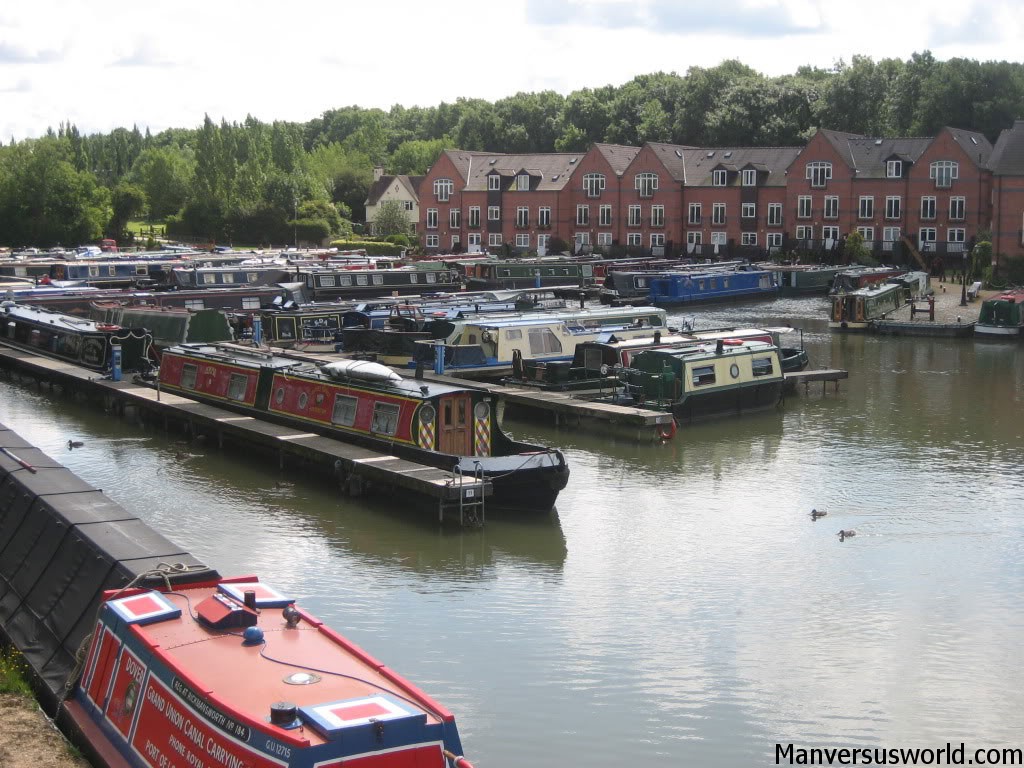 Canal cruising from Rugby to Warwick in a narrowboat