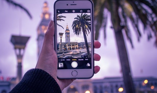 3 Creative Ideas for Getting Travel Pictures off Your Phone